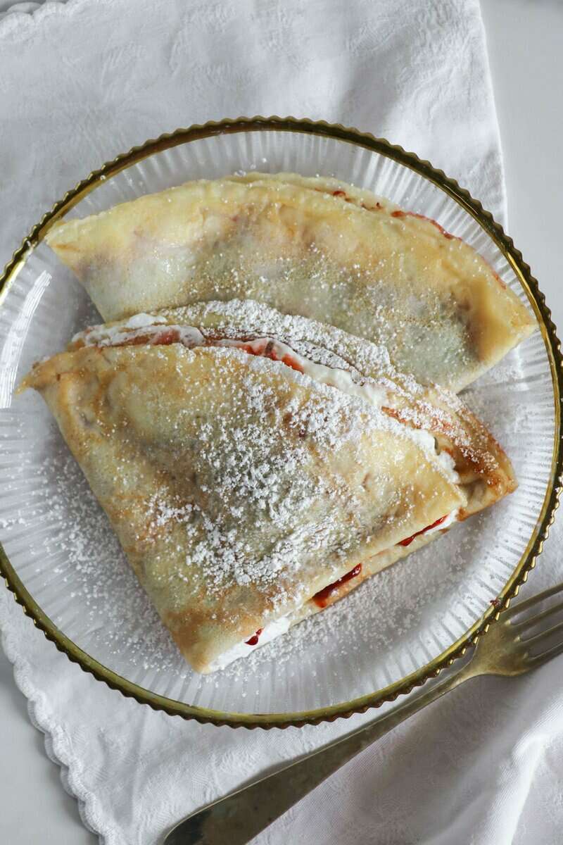 Crêpes con fragole e panna
